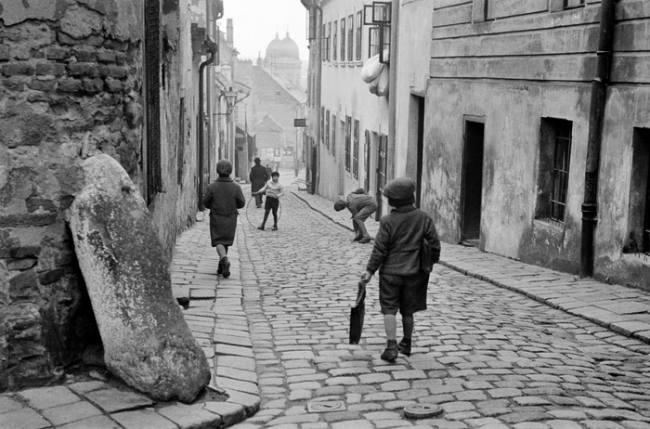 Roman Vishniac. 'Children at Play, Bratislava' c. 1935-38