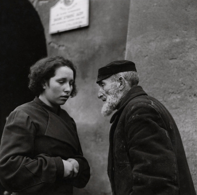 Roman Vishniac. 'Grandfather and granddaugther' Lublin, 1937