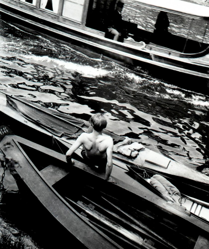 Eva Besnyö. 'Untitled [dockers on the Spree]' Berlin, 1931