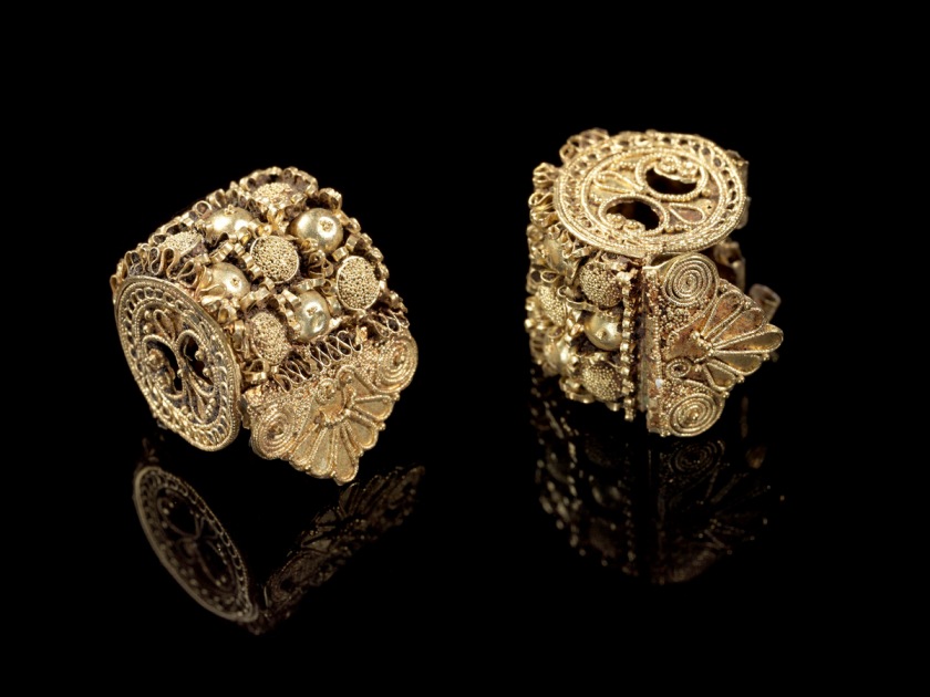 Anon. 'Spool earring' Italic, Etruscan, Late Archaic or Classical Period early 5th century BC
