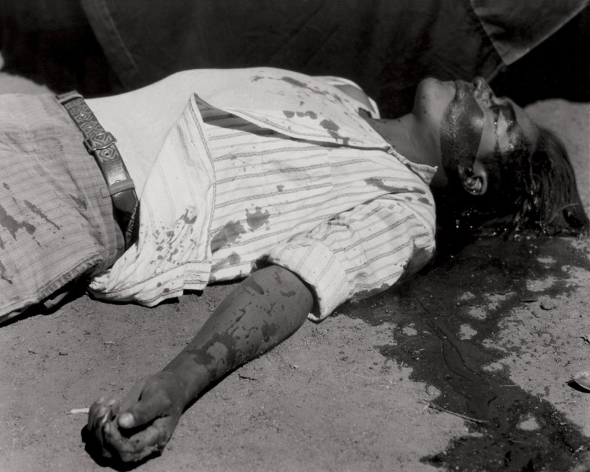 Manuel Álvarez Bravo. 'Striking Worker, Assassinated (Obrero en huelga, asesinado / Ouvrier en grève, assassiné)' 1934