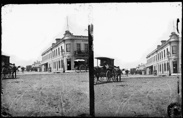 American &amp; Australasian Photographic Company. '[Merlin's photographic cart ?] and Mitchell's London Hotel, Railway Place, Sandridge [Port Melbourne]' 1870-1875