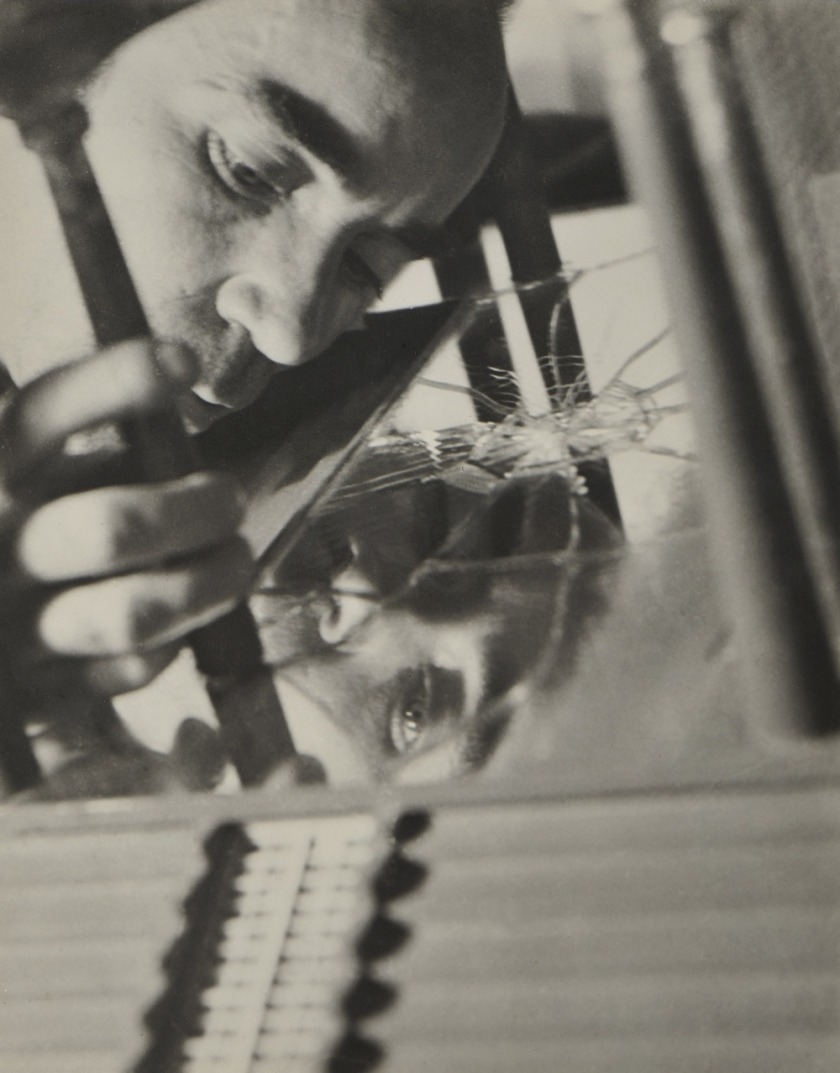 Kati Horna. 'José Horna elaborando la maqueta de la casa de Edward James' [José Horna Working on the Maquette for Edward James's House] Mexico, 1960