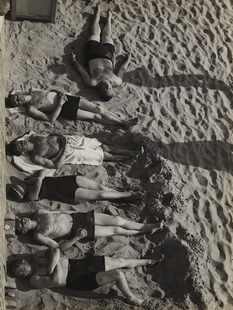 Umbo (Otto Umbehr). 'Six at the Beach' (Sechs am Strand) 1930