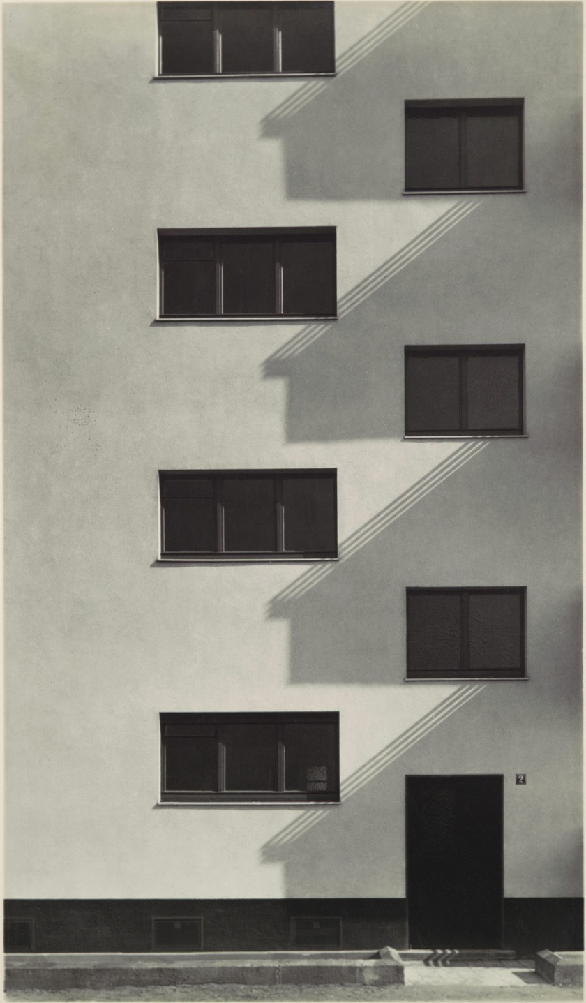 Werner Mantz Entrance to an Apartment Block in the Cologne–Kalkerfeld Housing Settlement (Eingang in einen Wohnblock in der Siedlung Köln–Kalkerfeld), 1928
