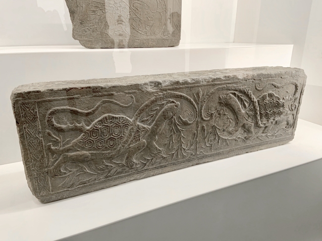 Hollow brick with snake and tortoise 玄武纹空心砖 Western Han dynasty, 207 BCE - 9 CE