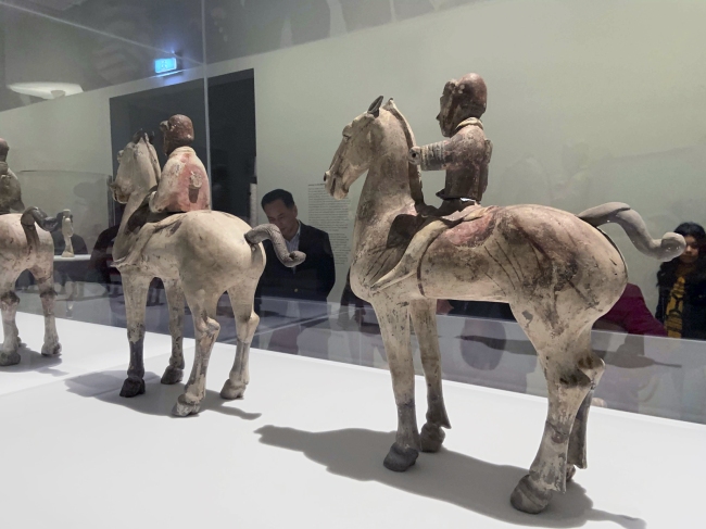 Large cavalrymen 彩绘骑马俑 Western Han dynasty, 207 BCE - 9 CE