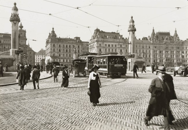 Unknown photographer. 'At the Ferdinandsbrücke, Vienna' c. 1911