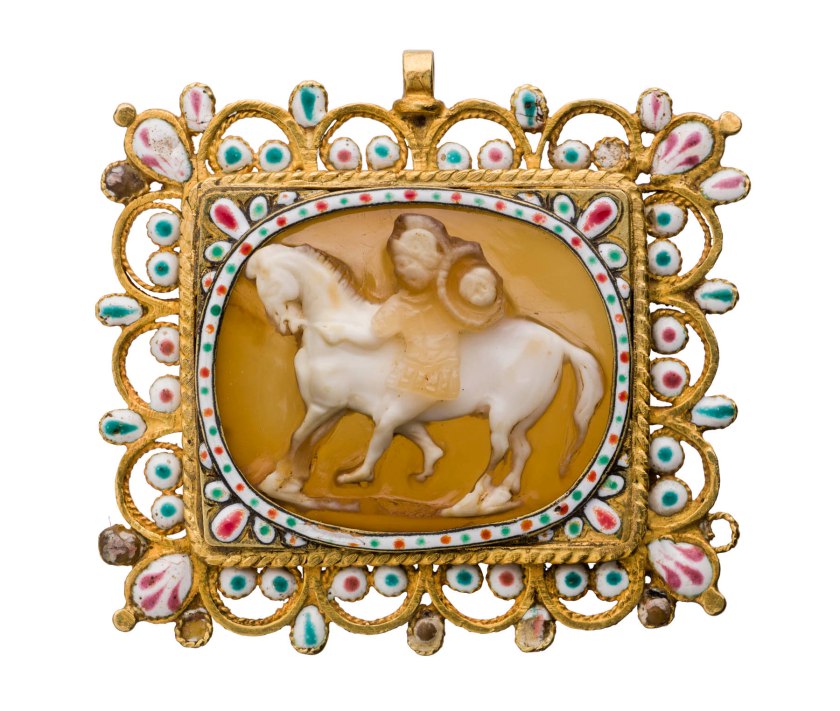 'Rider jumping from his horse' 0-200 AD (cameo), 17th century (pendant)