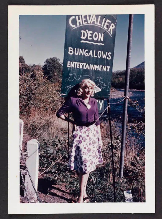 Unknown photographer (American) 'Susanna by the Chevalier d'Éon sign, Hunter, NY' November 1960